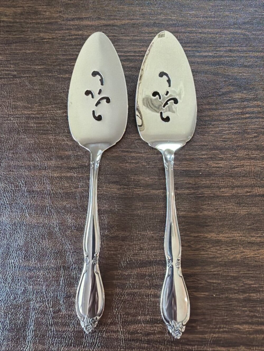 Set of 2 Oneida Community Chatelaine Stainless Pie Cake Servers Flatware 9.5"